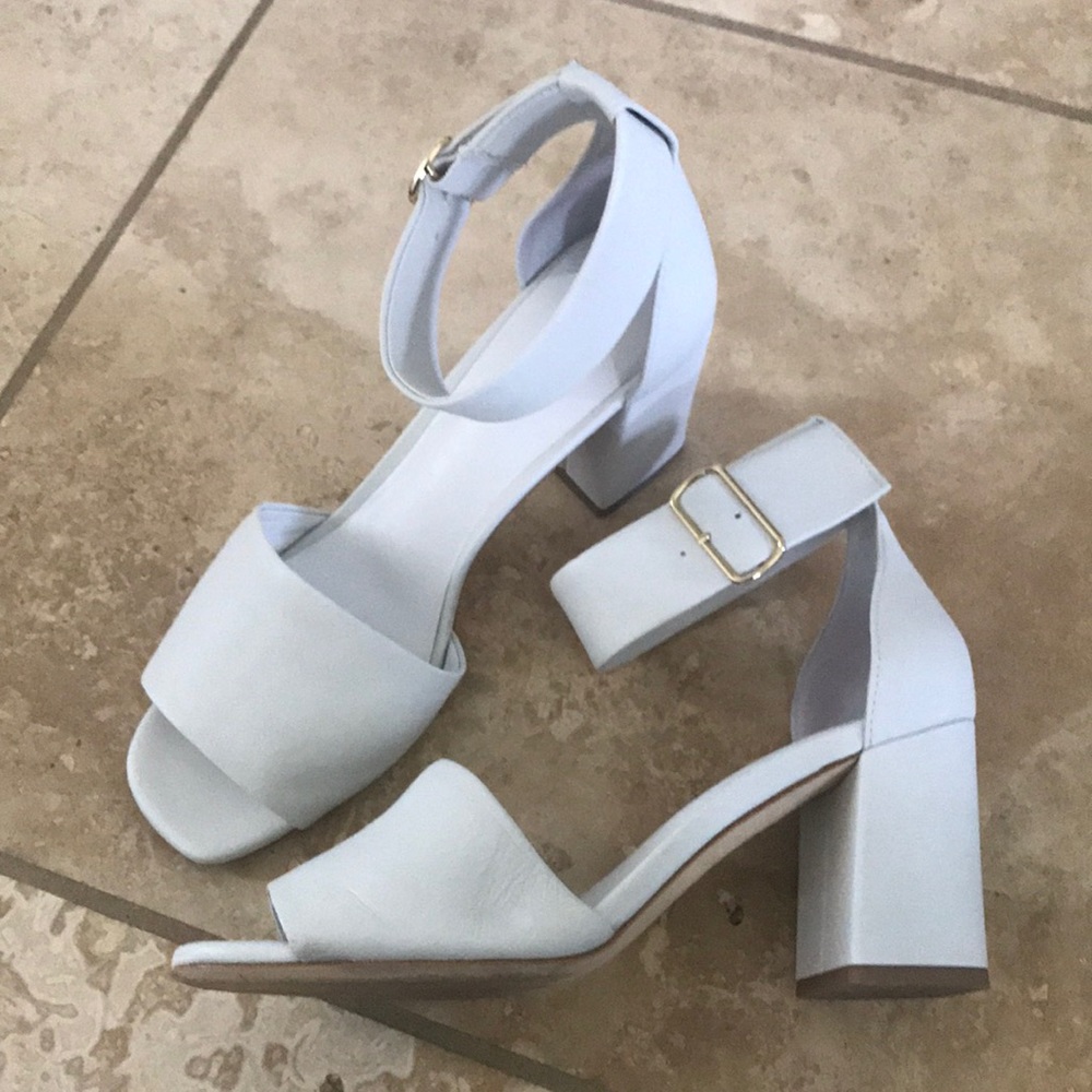EUC Via Spiga White Ankle Strap Sandals SZ 6.5